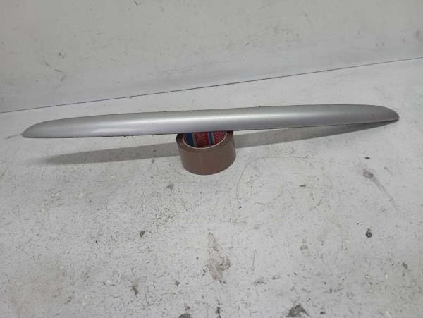 MOULURE HAYON PEUGEOT 206 - Vue 1